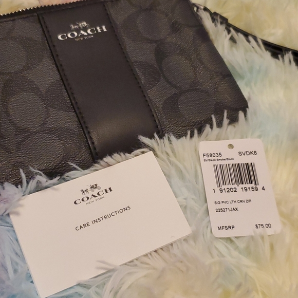 Coach Wristlet - Picture 3 of 4